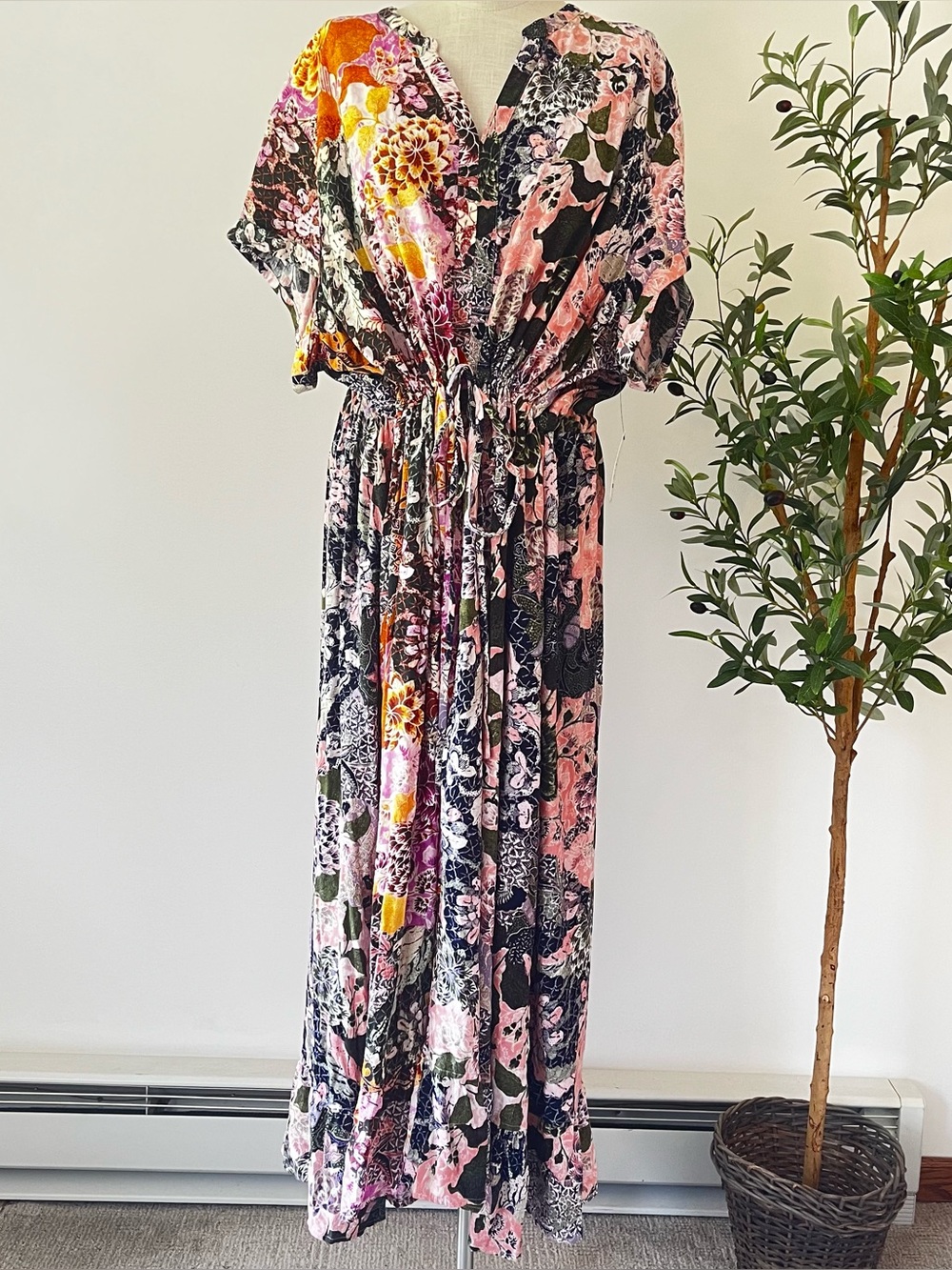 NWT Terra & Sky Pink, Black & Yellow Floral V-Neck Maxi Dress Kimono
